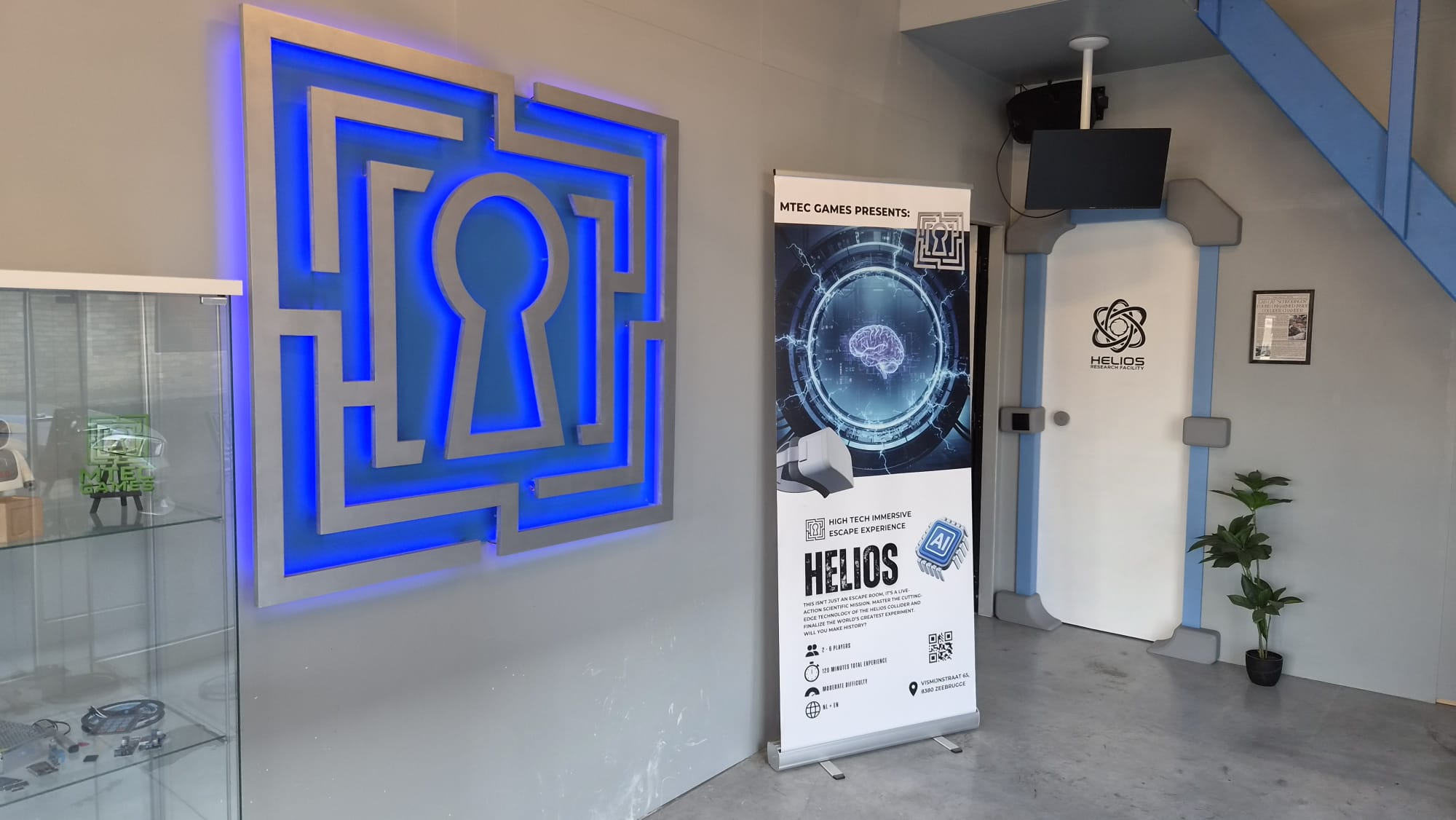 De inkom van MTEC Games met de logomuur en de deur van Helios